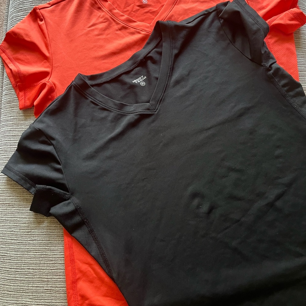 Uniqlo Women's V-Neck Ultra Stretch Active T-Shirt Vintage - Black & Orange
